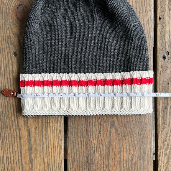 Knit Winter Hat with pompom - brand new - Picture 2 of 6